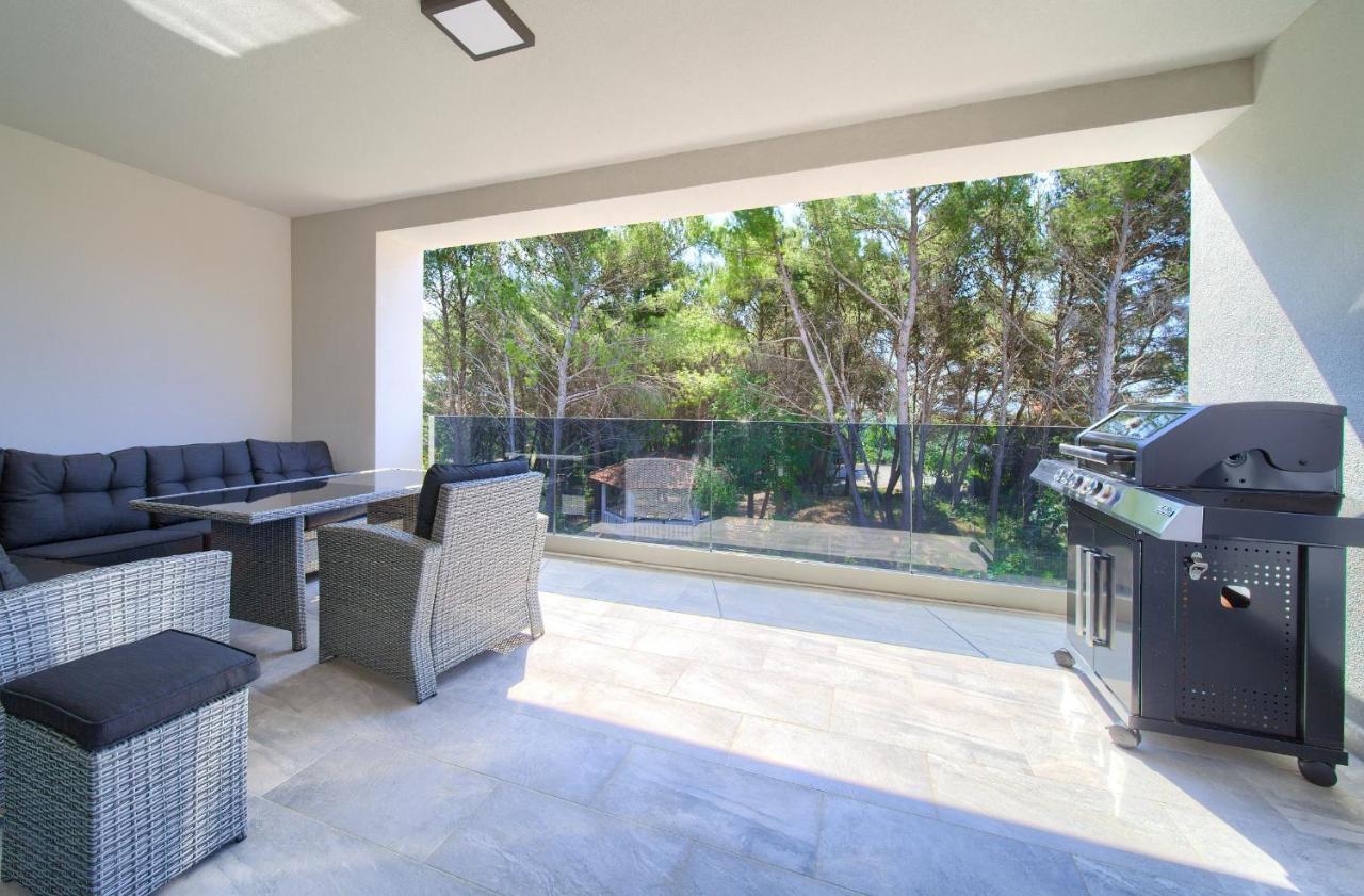 קרק Apartments Paola & Karla With Pool מראה חיצוני תמונה