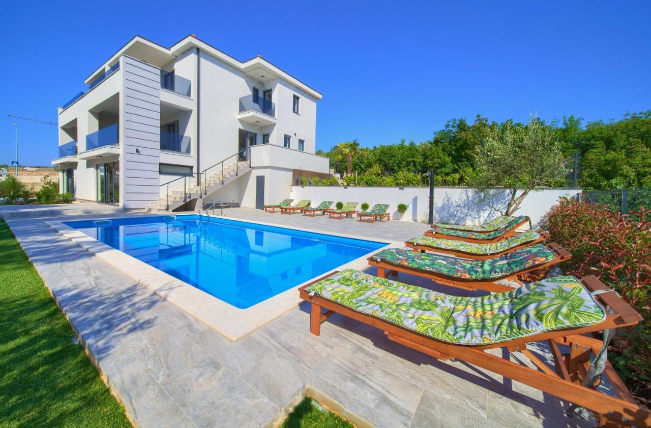 קרק Apartments Paola & Karla With Pool מראה חיצוני תמונה