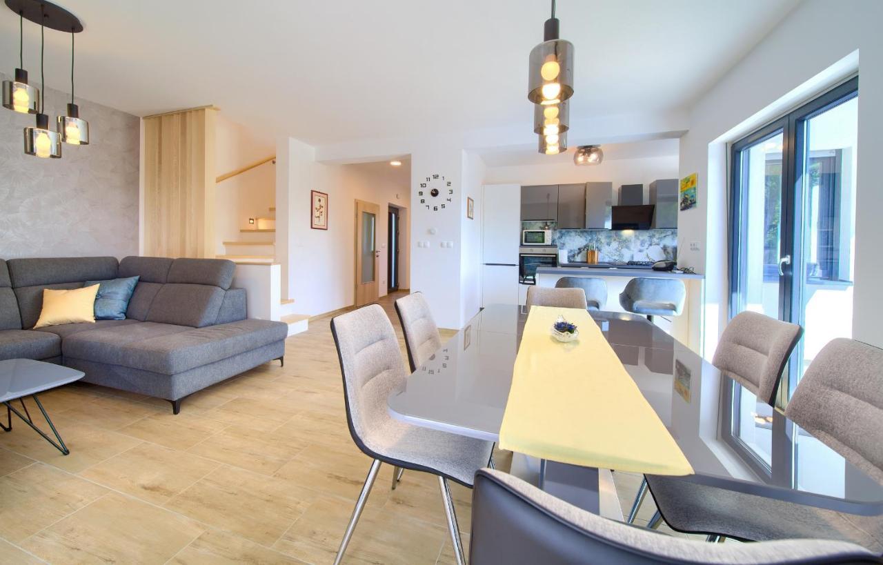 קרק Apartments Paola & Karla With Pool מראה חיצוני תמונה