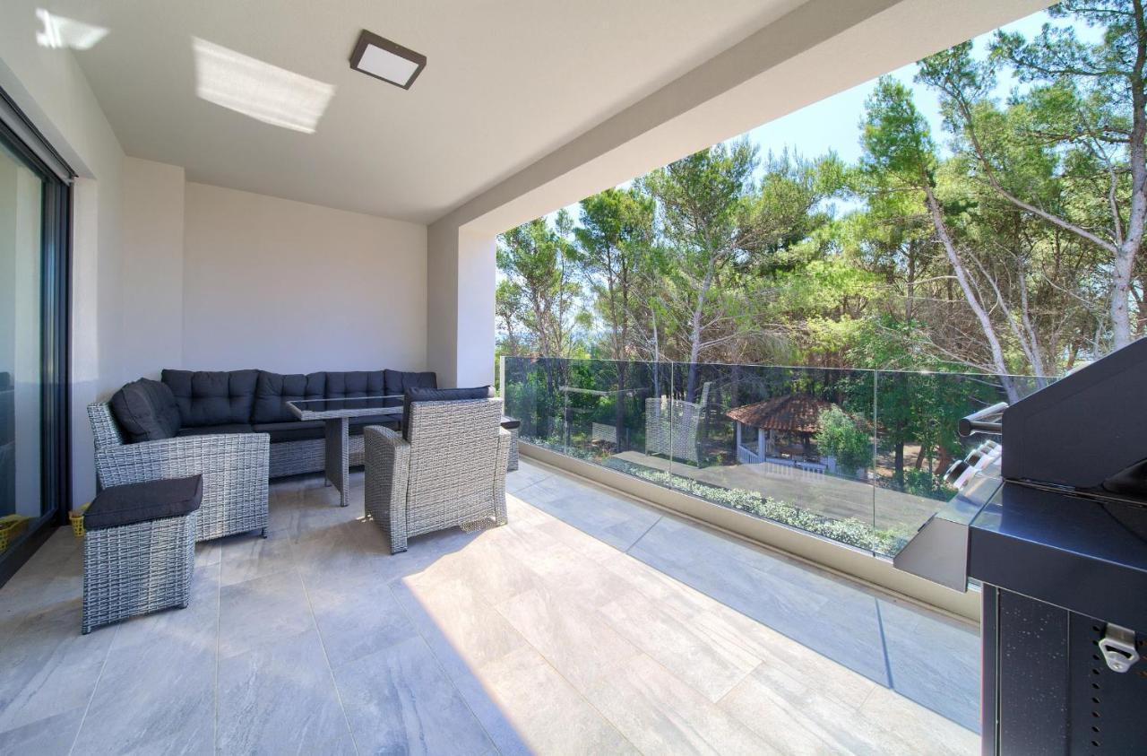 קרק Apartments Paola & Karla With Pool מראה חיצוני תמונה