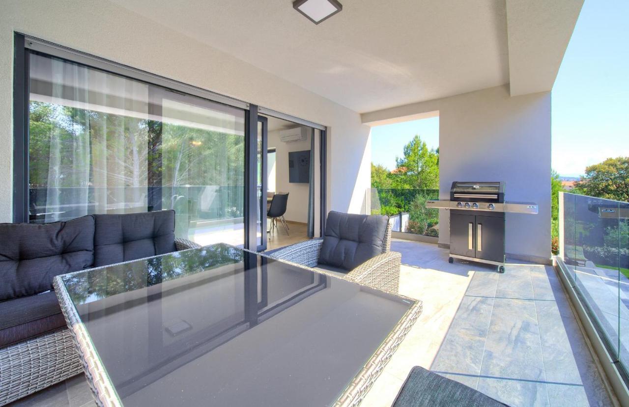 קרק Apartments Paola & Karla With Pool מראה חיצוני תמונה