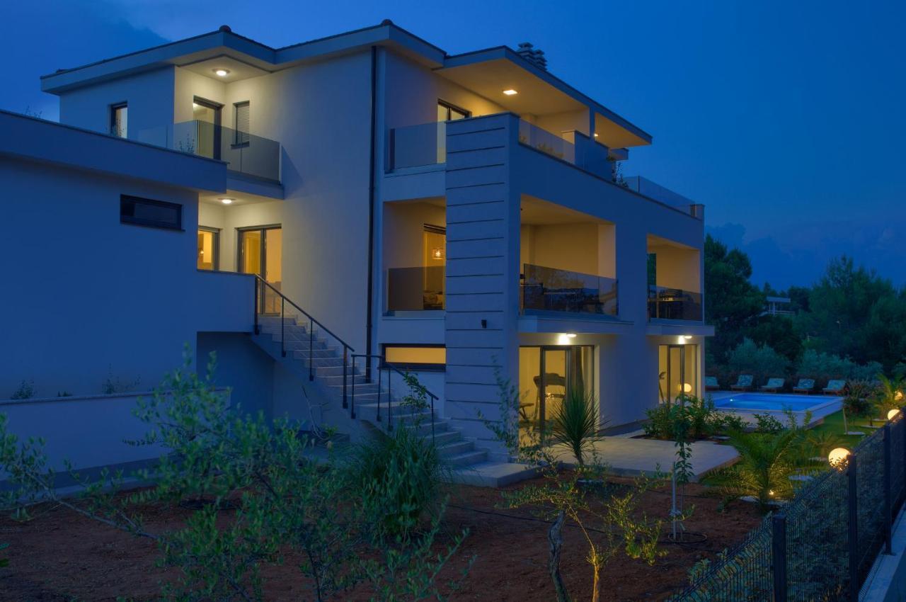 קרק Apartments Paola & Karla With Pool מראה חיצוני תמונה