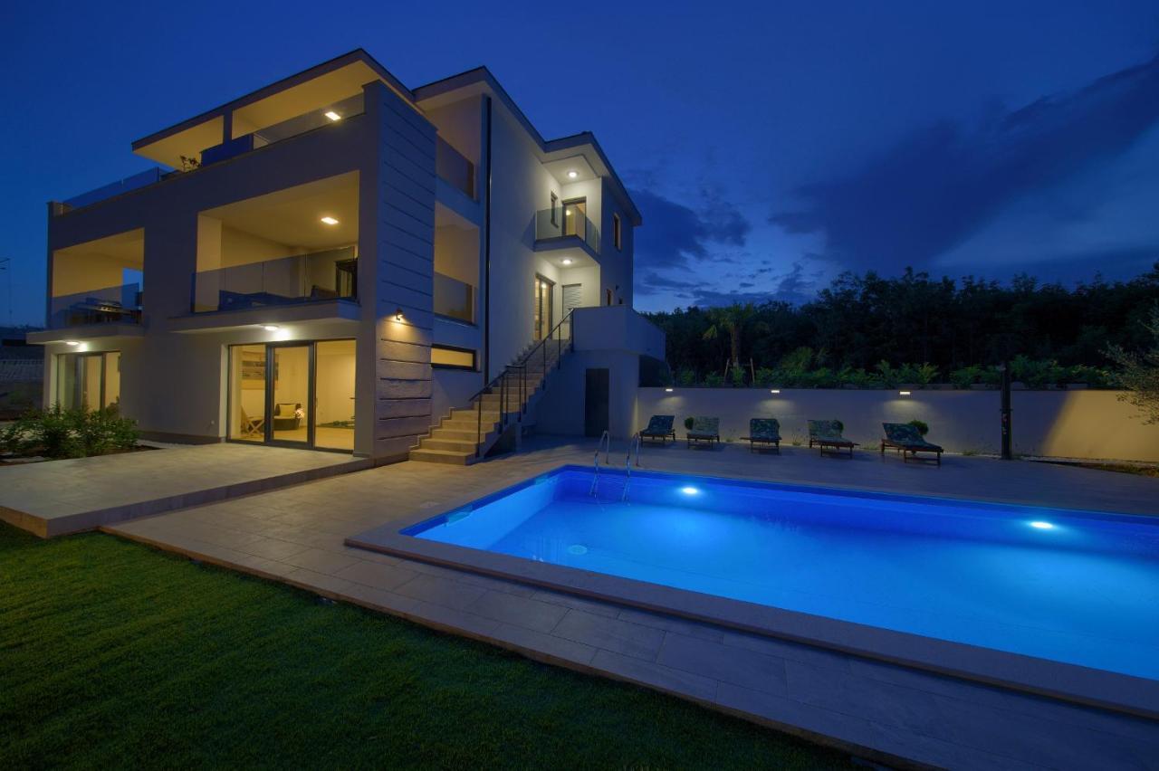 קרק Apartments Paola & Karla With Pool מראה חיצוני תמונה