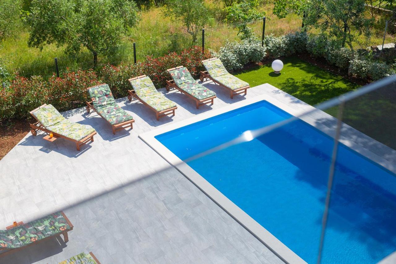קרק Apartments Paola & Karla With Pool מראה חיצוני תמונה