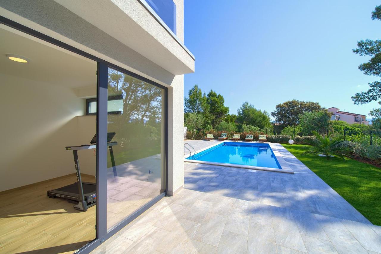 קרק Apartments Paola & Karla With Pool מראה חיצוני תמונה