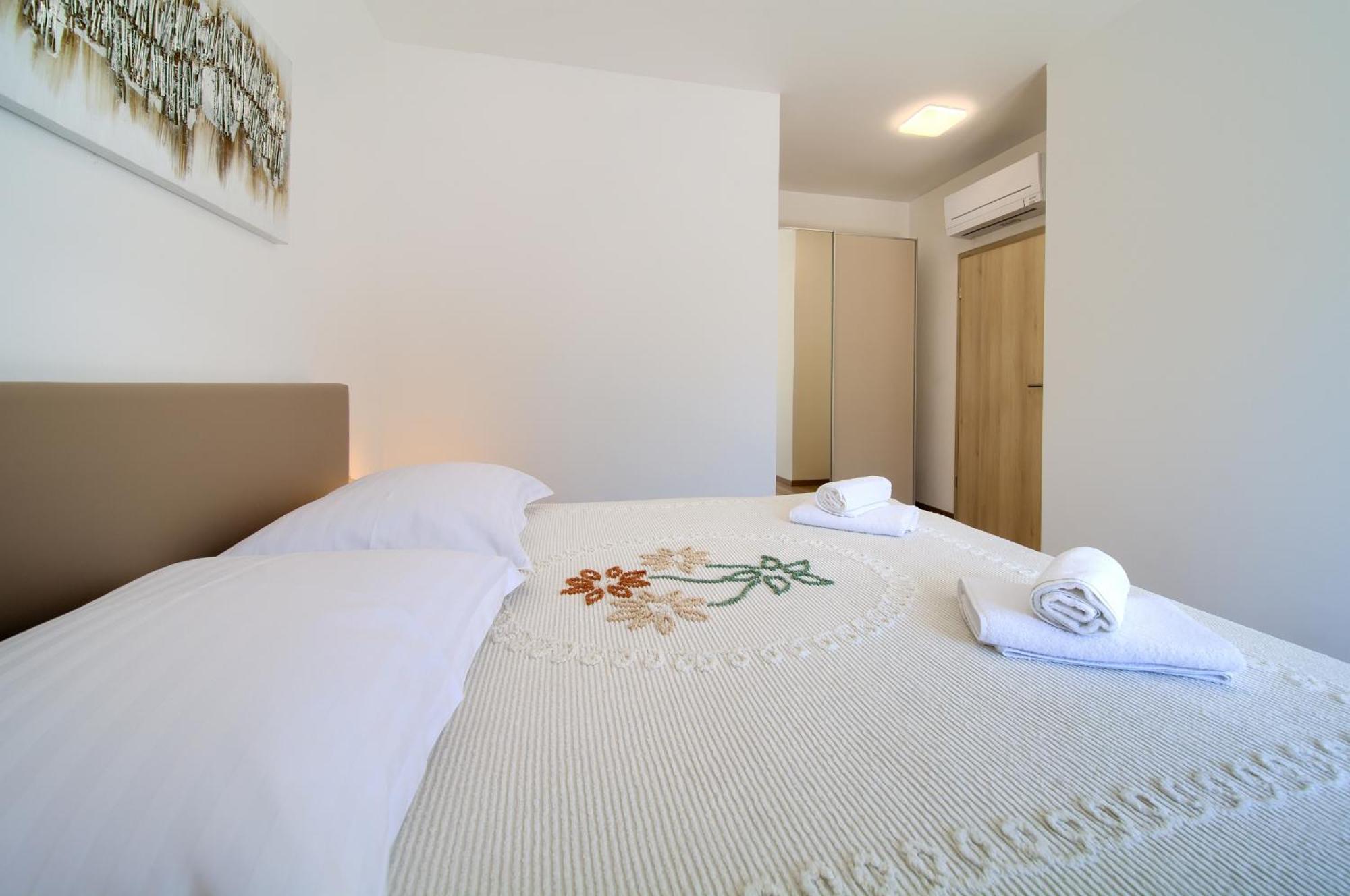 קרק Apartments Paola & Karla With Pool חדר תמונה
